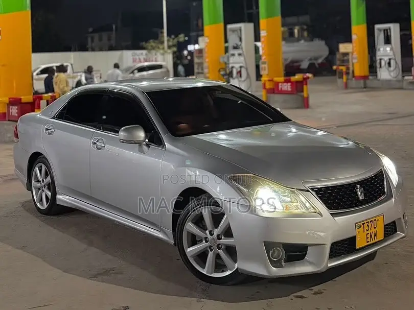Toyota Crown 2010 Silver