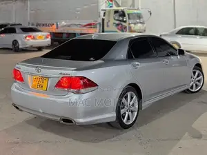 Toyota Crown 2010 Silver