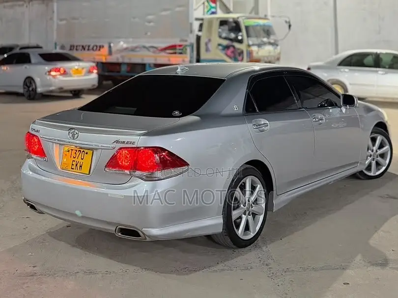 Toyota Crown 2010 Silver