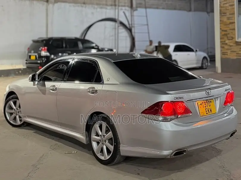 Toyota Crown 2010 Silver