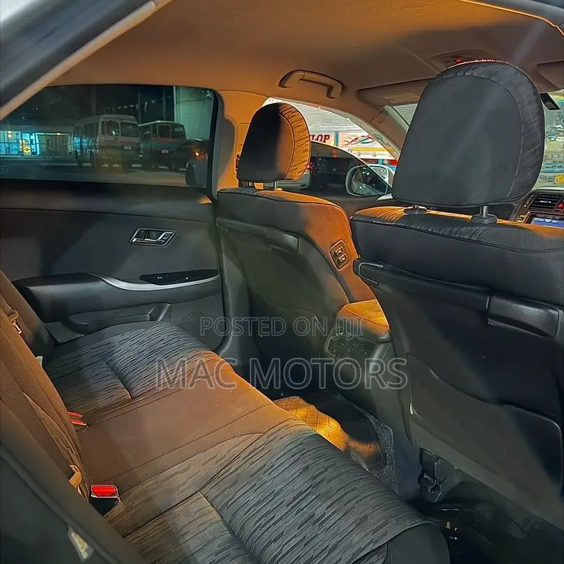 Toyota Crown 2010 Silver