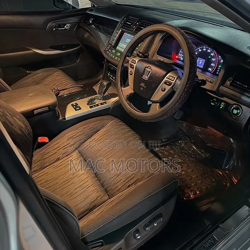 Toyota Crown 2010 Silver