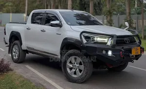 Toyota Hilux 2021 White