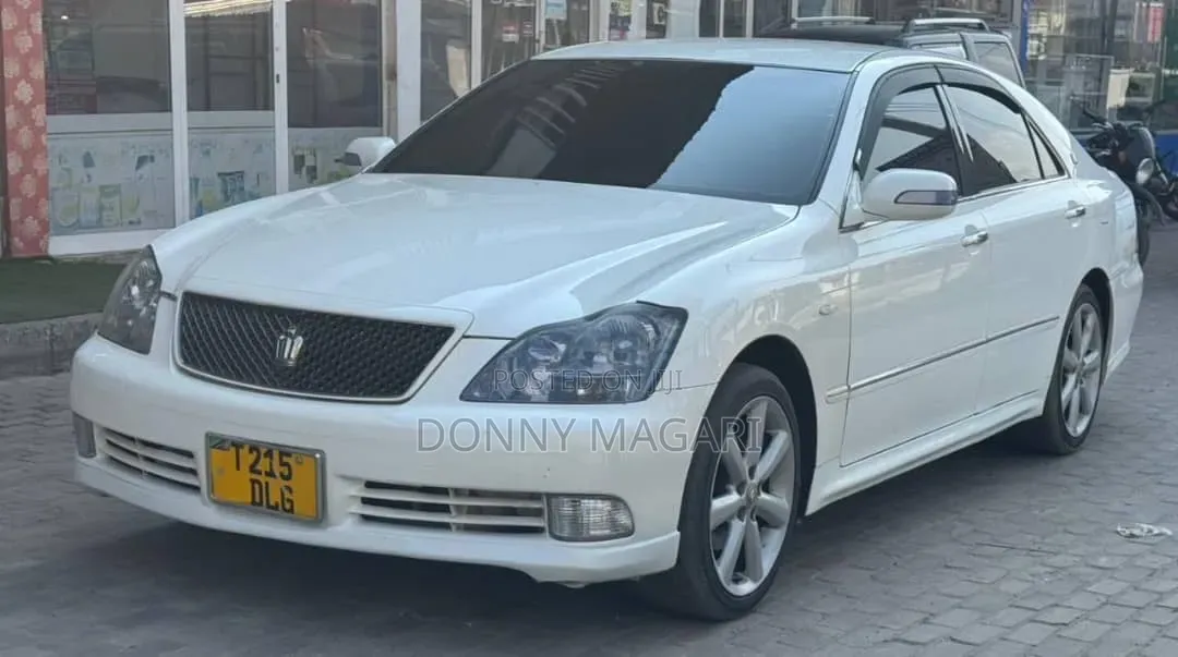 Toyota Crown 2006 White