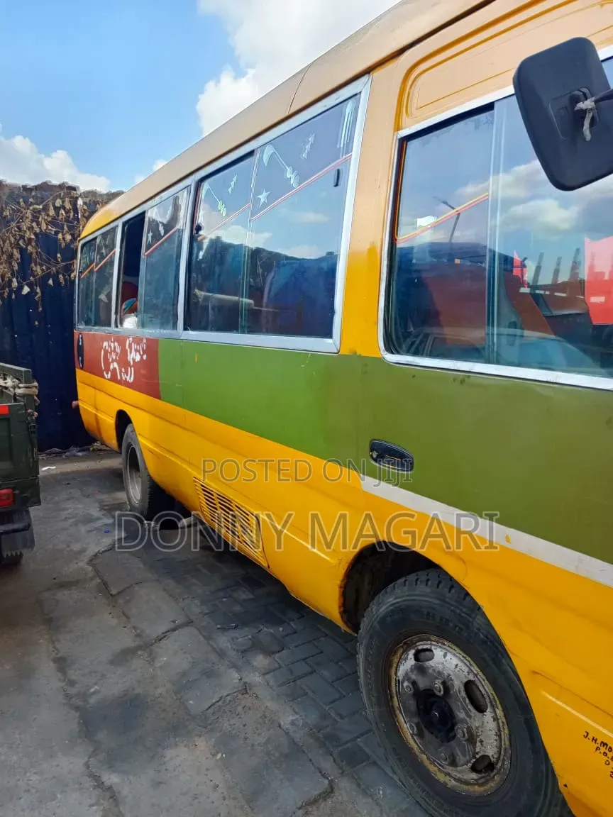 Toyota Coaster 2002 Yellow