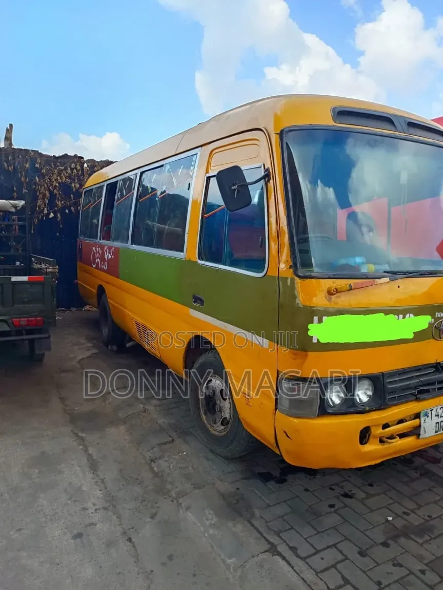 Toyota Coaster 2002 Yellow