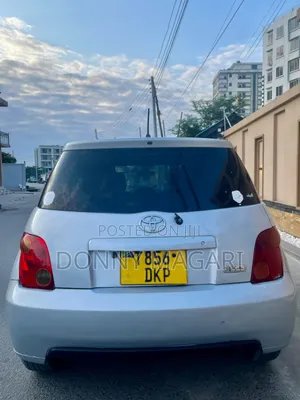 Toyota IST 2004 Silver