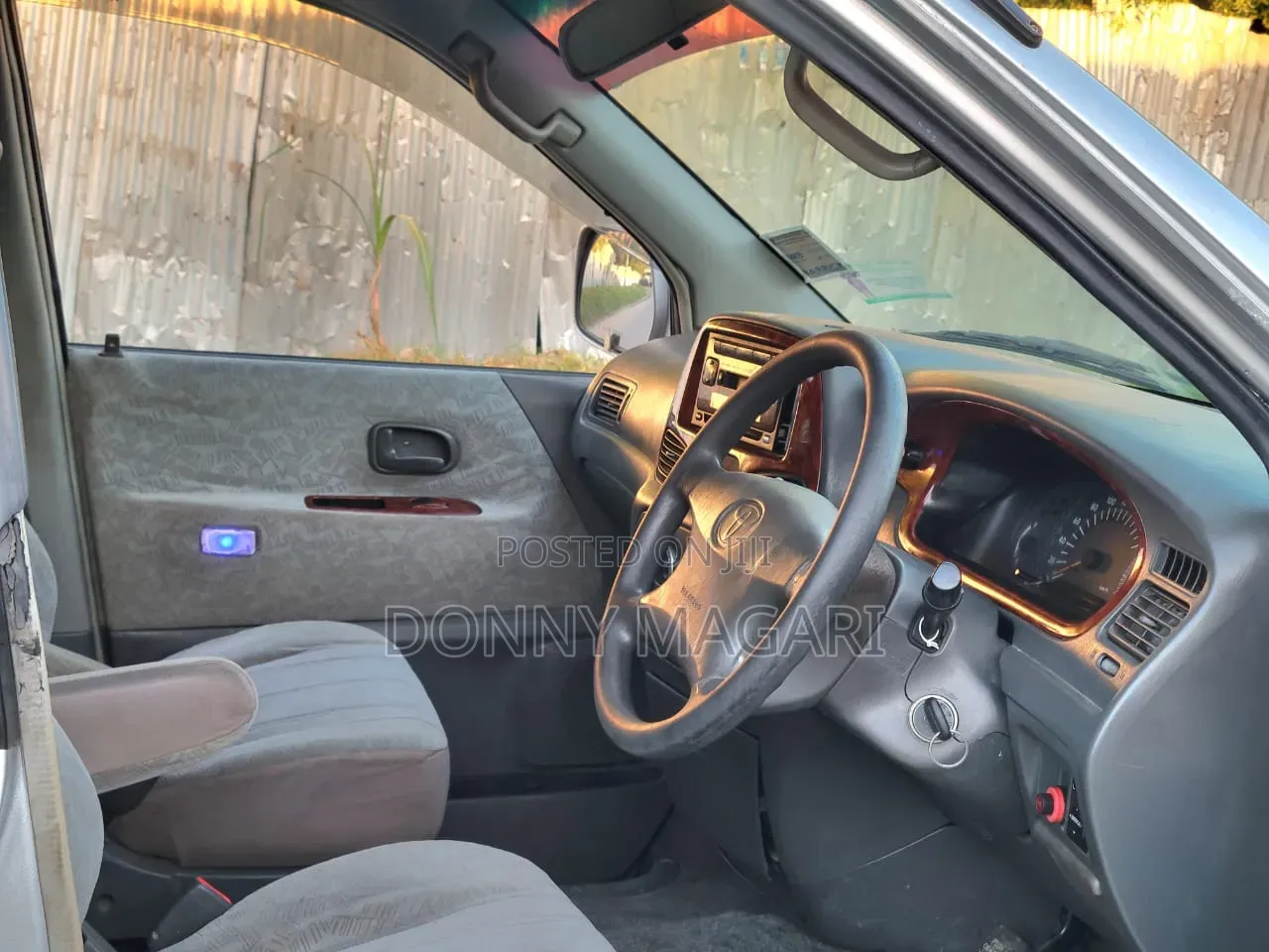 Toyota Noah 2003 Silver