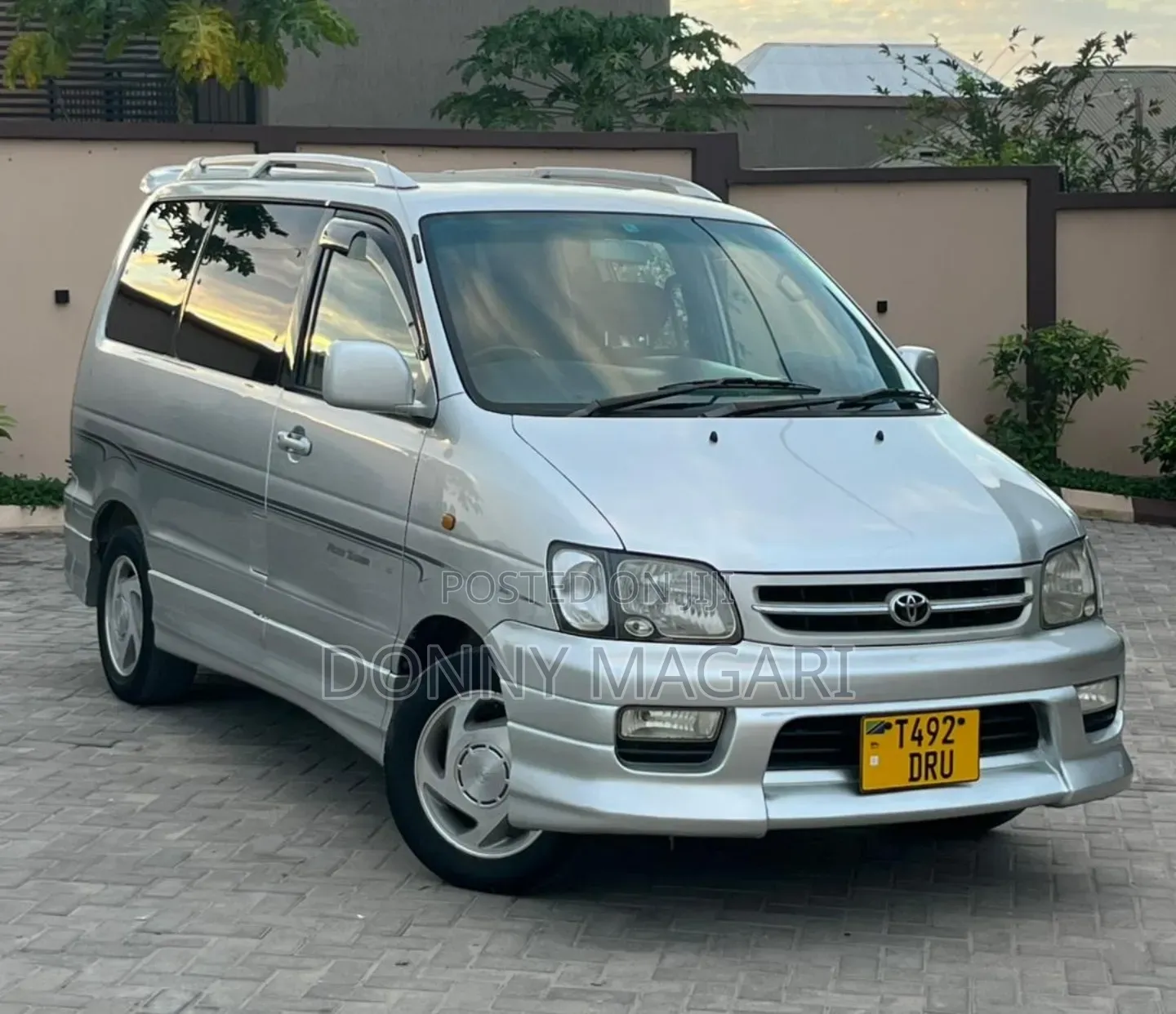 Toyota Noah 2001 Silver