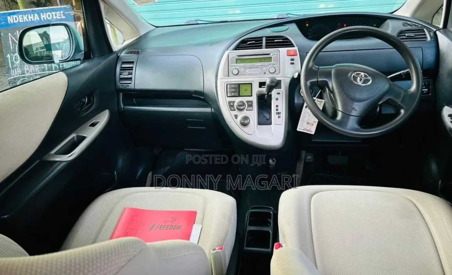Toyota Ractis 2010 Blue