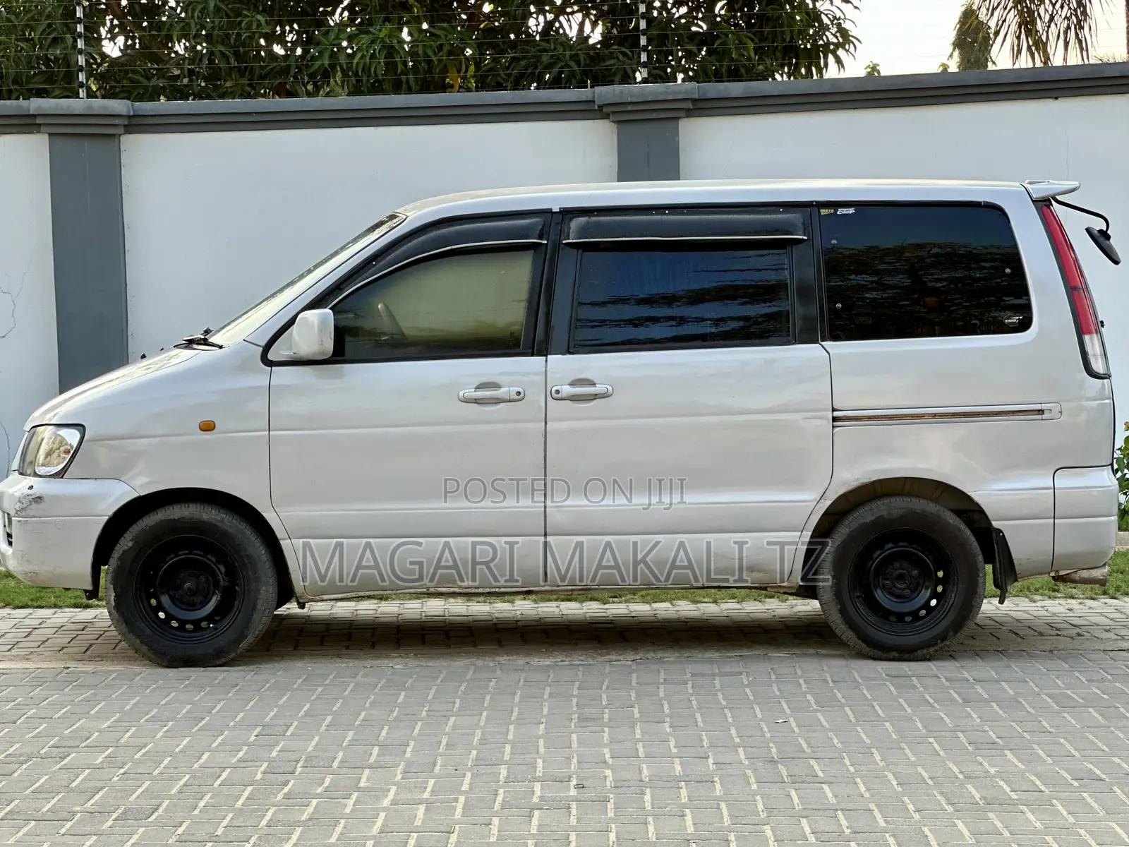 Toyota TownAce Noah 2000 White