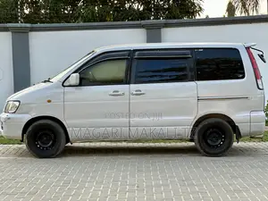 Toyota TownAce Noah 2000 White