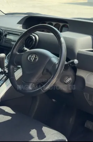 Toyota Corolla Rumion 2009 White