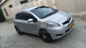 Toyota Vitz 2004 Silver