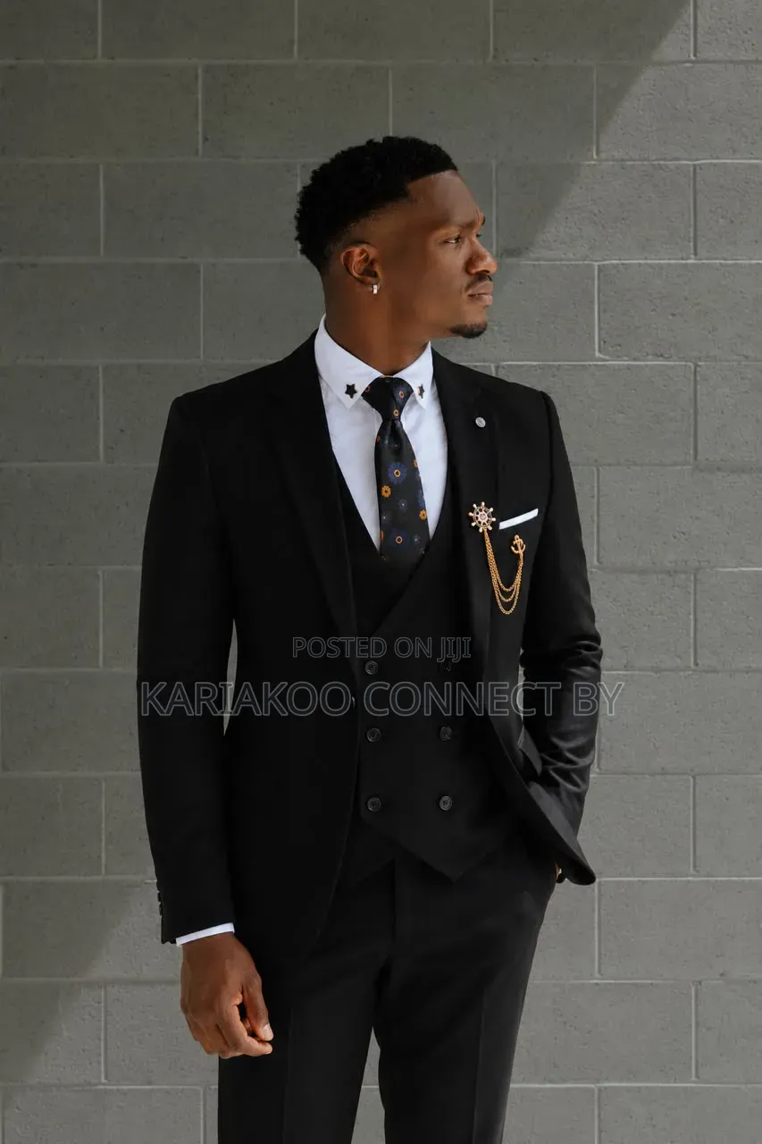 Luxury Men’s 3-Piece Suit With Double-Breasted Vest