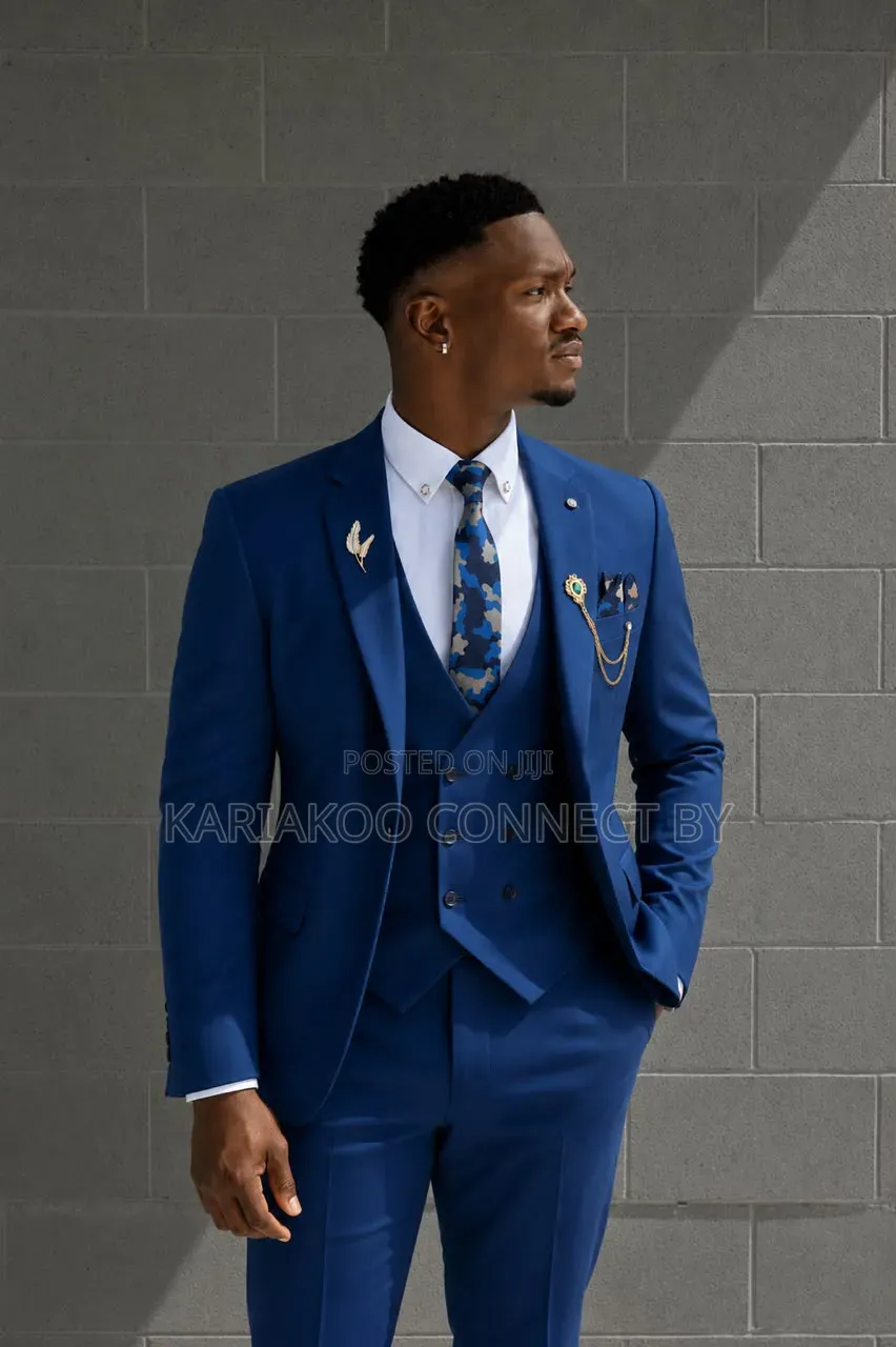 Luxury Men’s 3-Piece Suit With Double-Breasted Vest