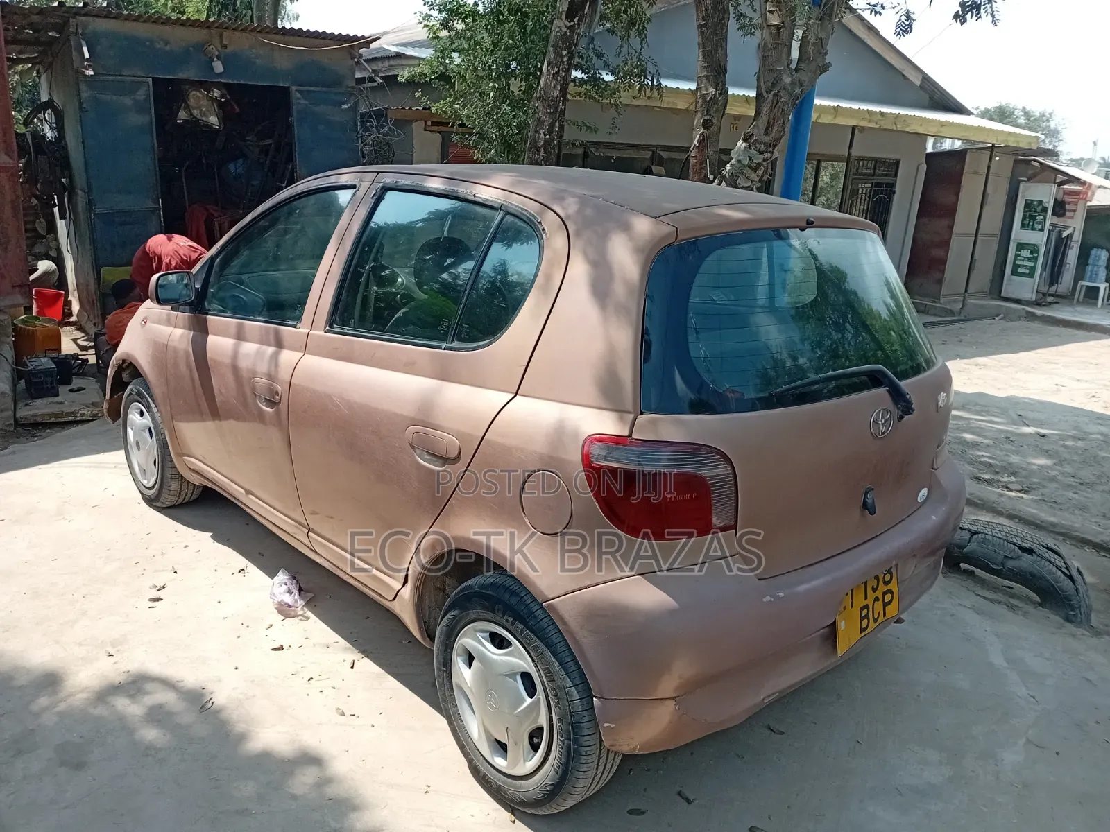 Toyota Vitz 2002 Pink
