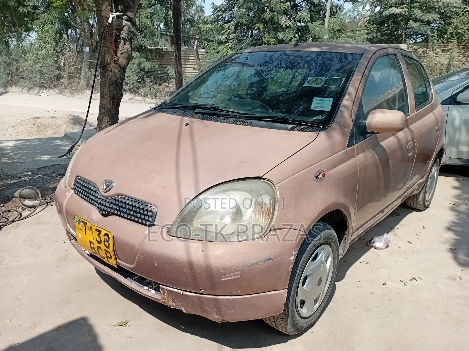 Toyota Vitz 2002 Pink