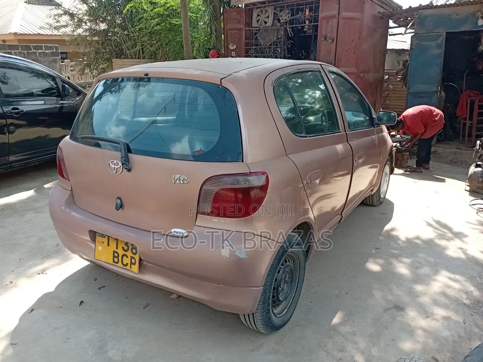 Toyota Vitz 2002 Pink