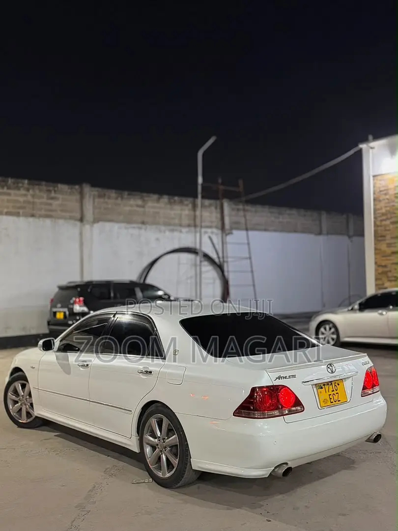 Toyota Crown 2006 Pearl