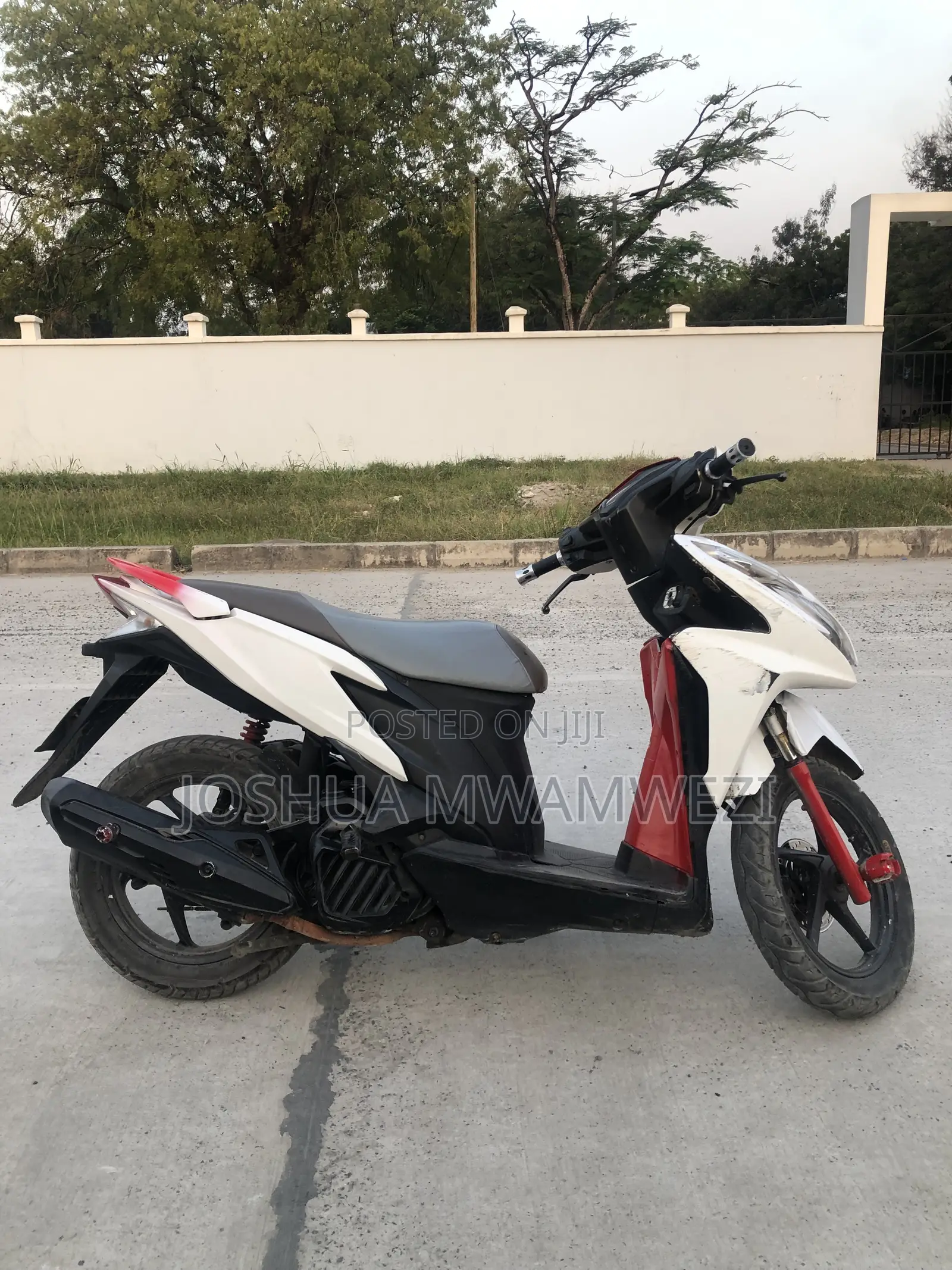 Honda CB 2014 White