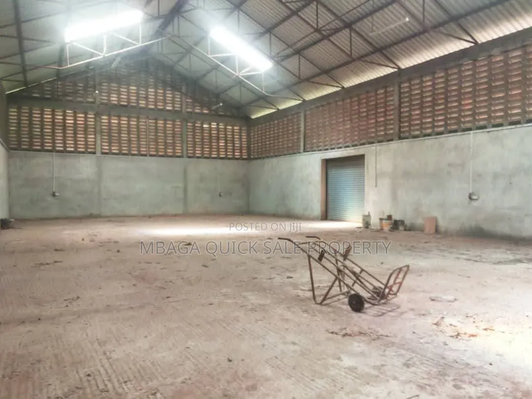 Godown Area SQM 300 for Rent Located in Tabata