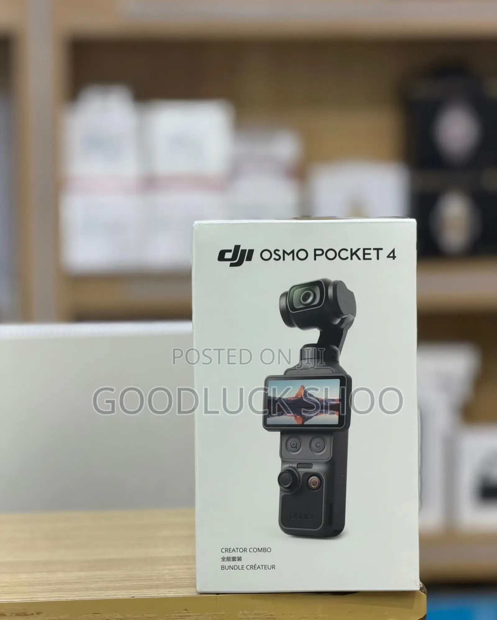 DJI Osmo Pocket 4 Creator Combo