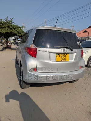 Toyota Ractis 2012 Silver