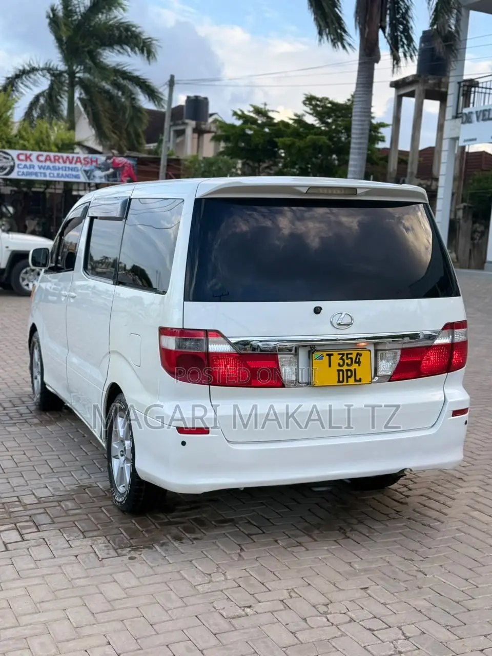 Toyota Alphard 2.4 Petrol AWD 2005 White