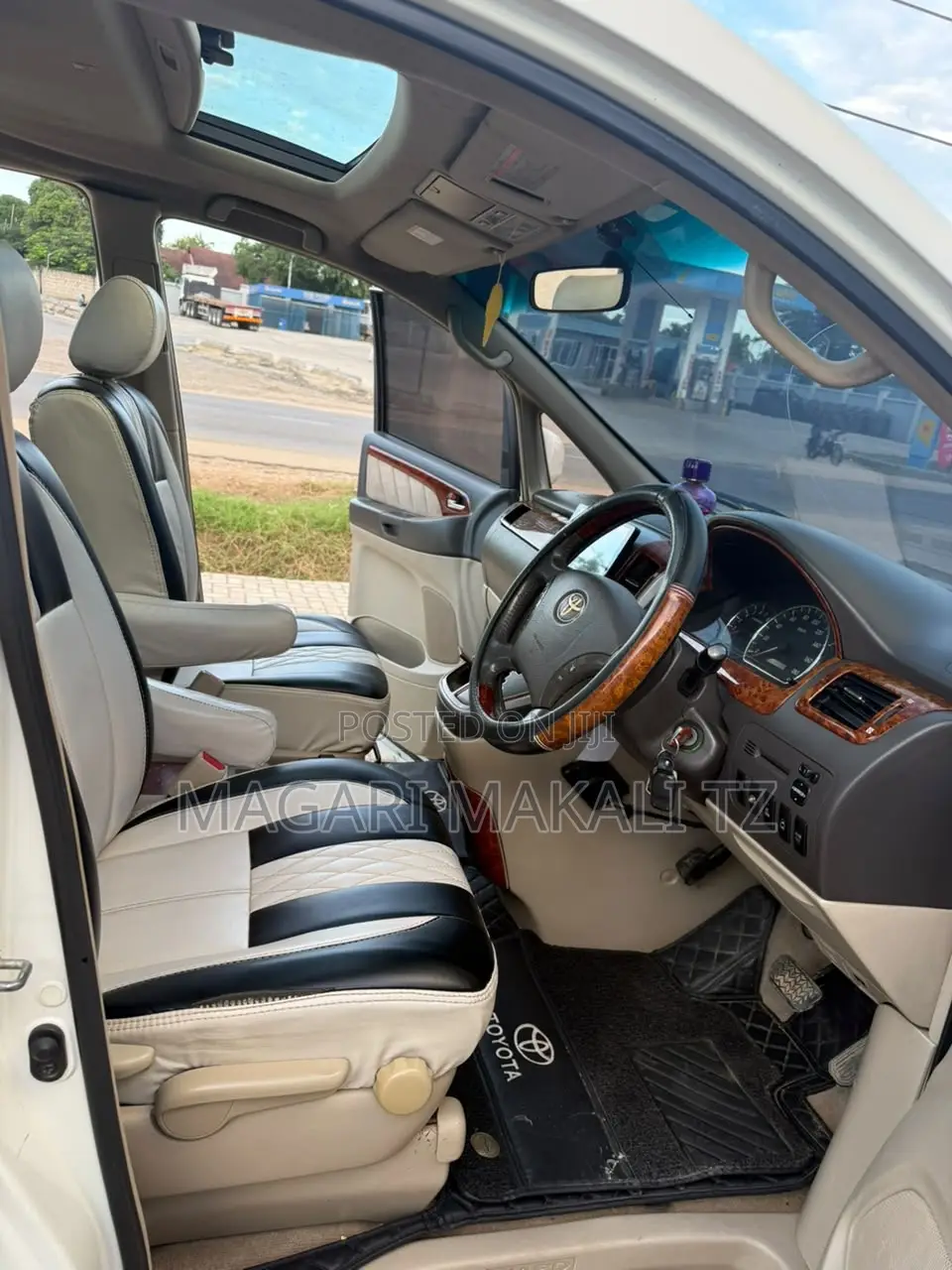 Toyota Alphard 2.4 Petrol AWD 2005 White
