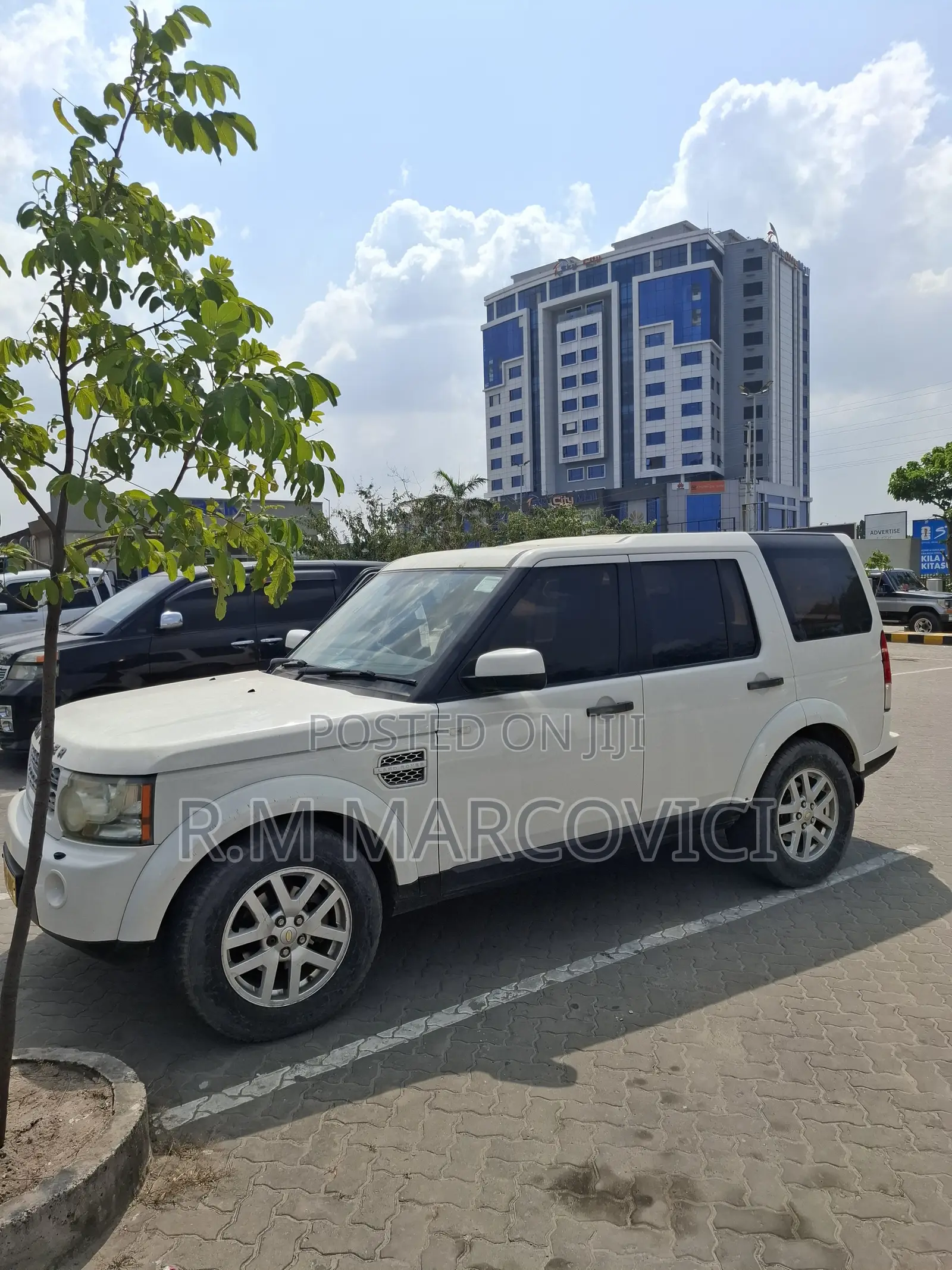 Land Rover Discovery 2010 White