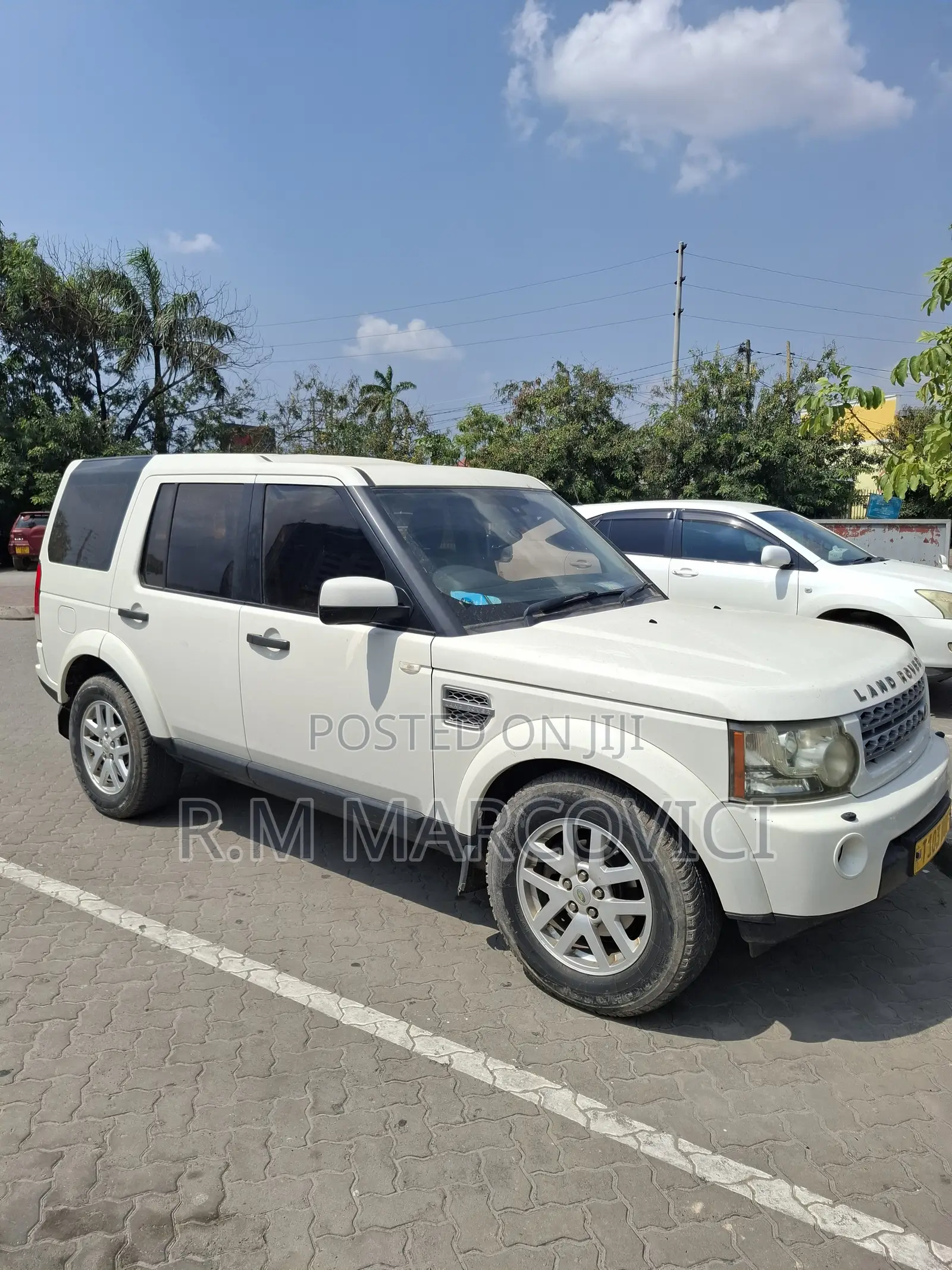 Land Rover Discovery 2010 White