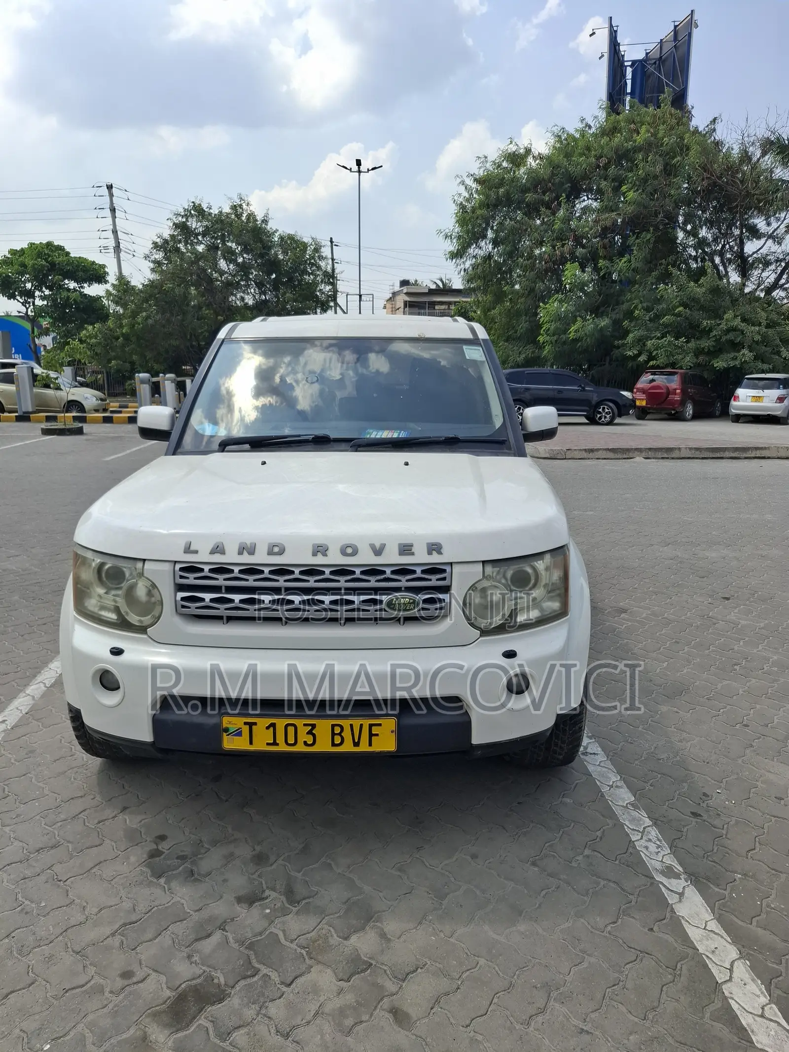 Land Rover Discovery 2010 White
