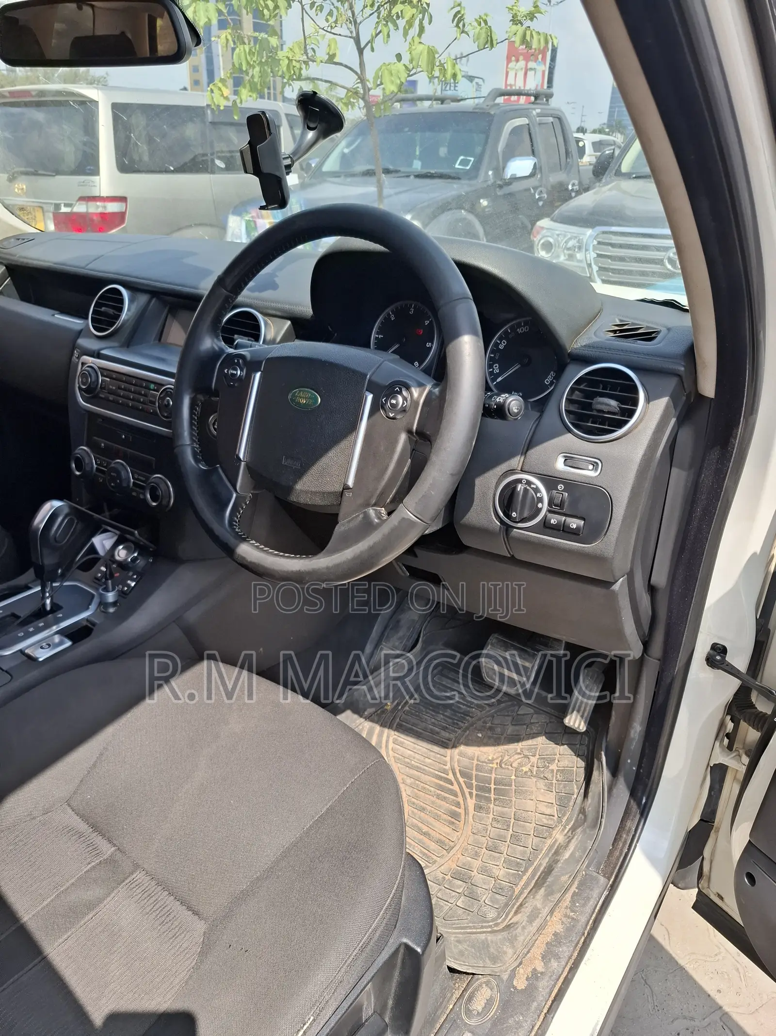 Land Rover Discovery 2010 White