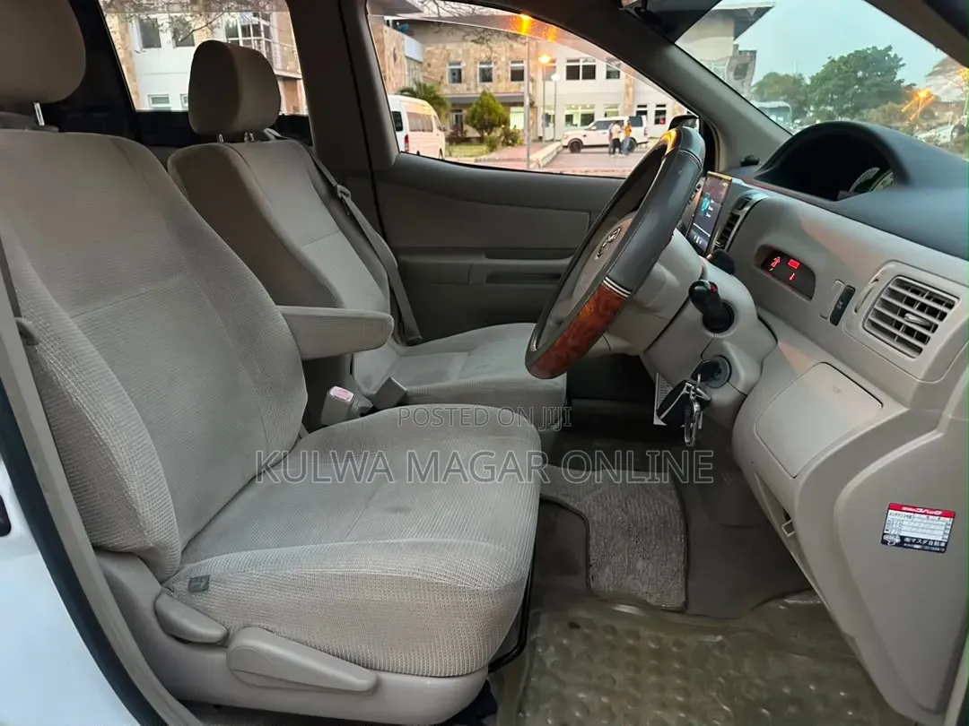 Toyota Raum 2005 White
