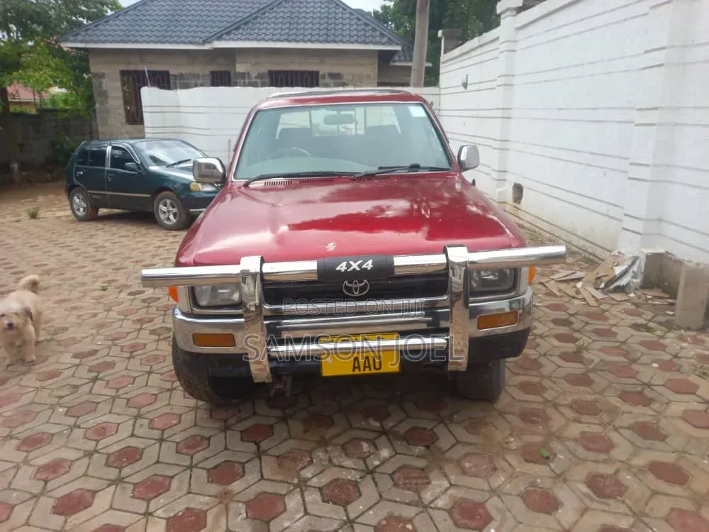 Toyota Hilux 2003 Red