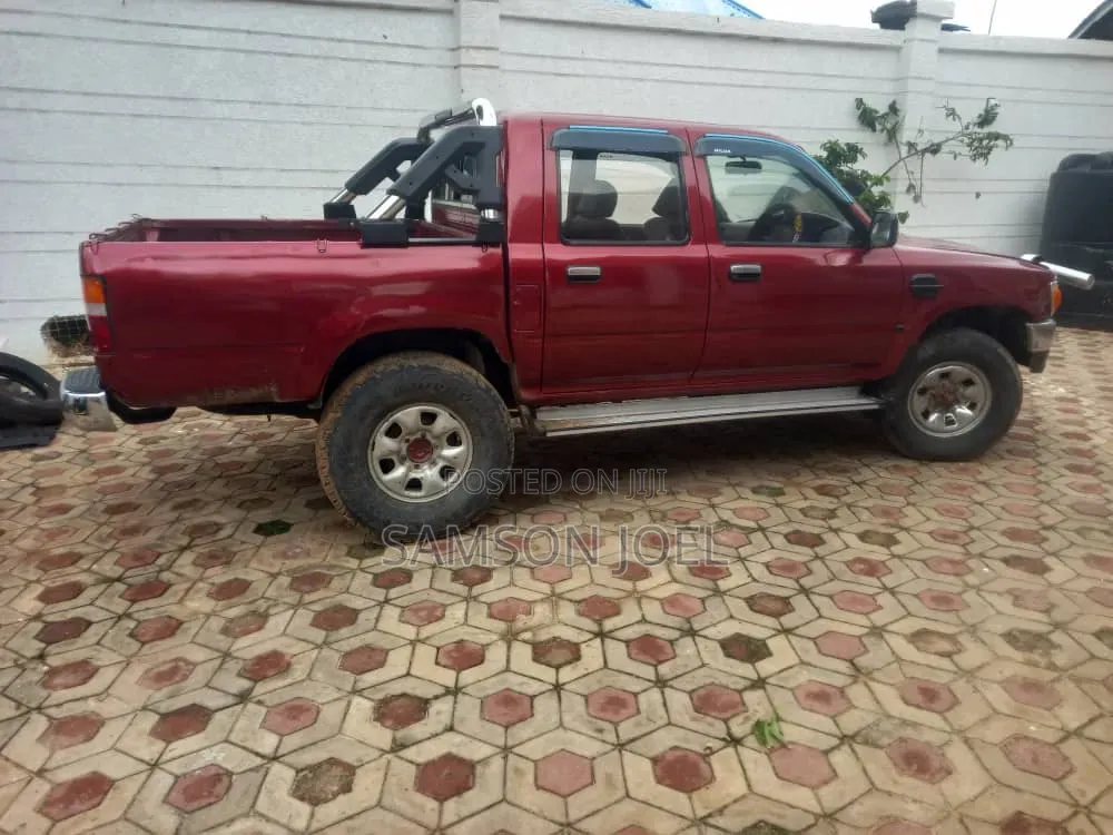 Toyota Hilux 2003 Red