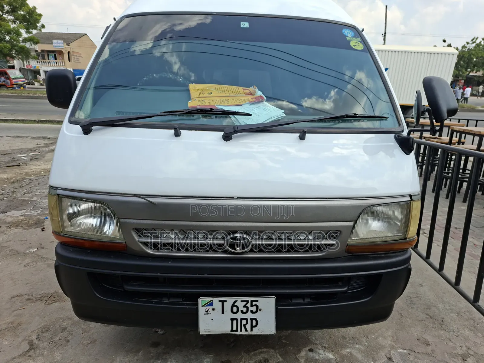 Toyota HiAce 2000 White