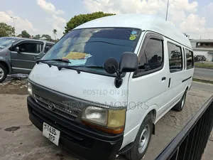 Toyota HiAce 2000 White