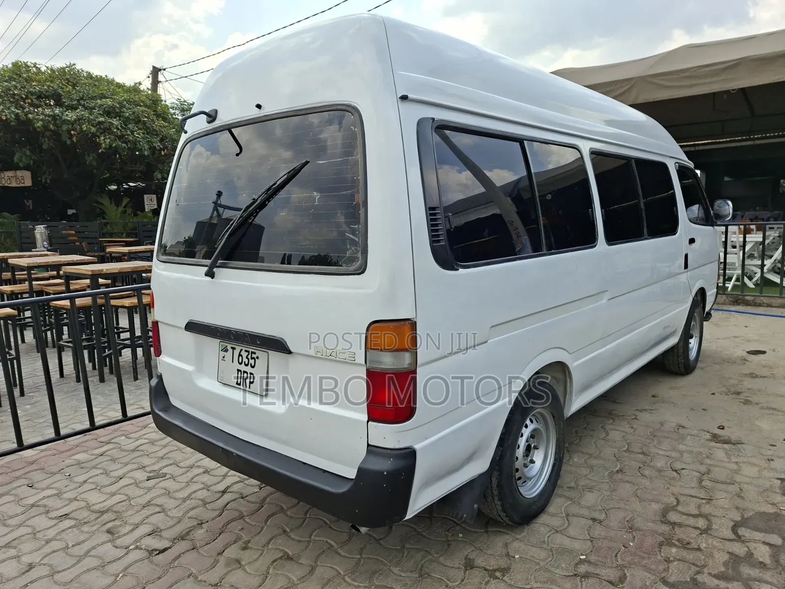 Toyota HiAce 2000 White