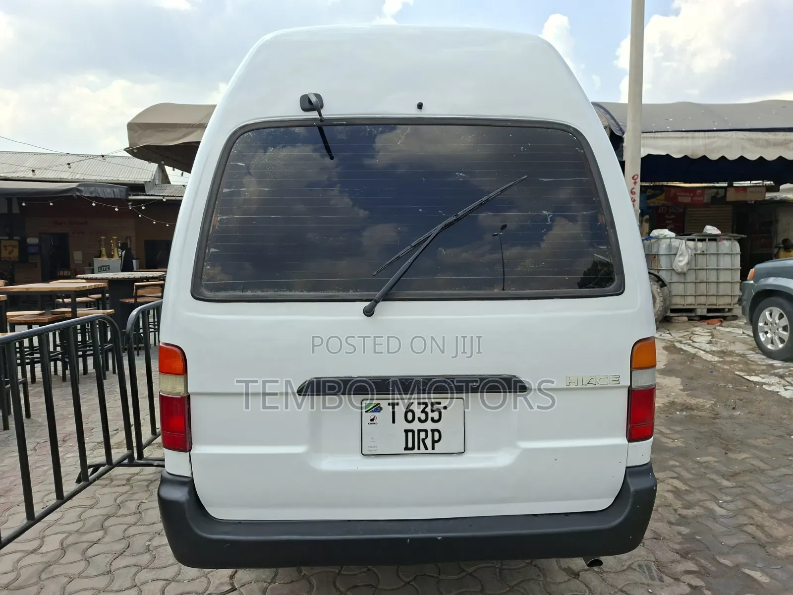 Toyota HiAce 2000 White
