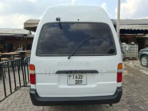 Toyota HiAce 2000 White