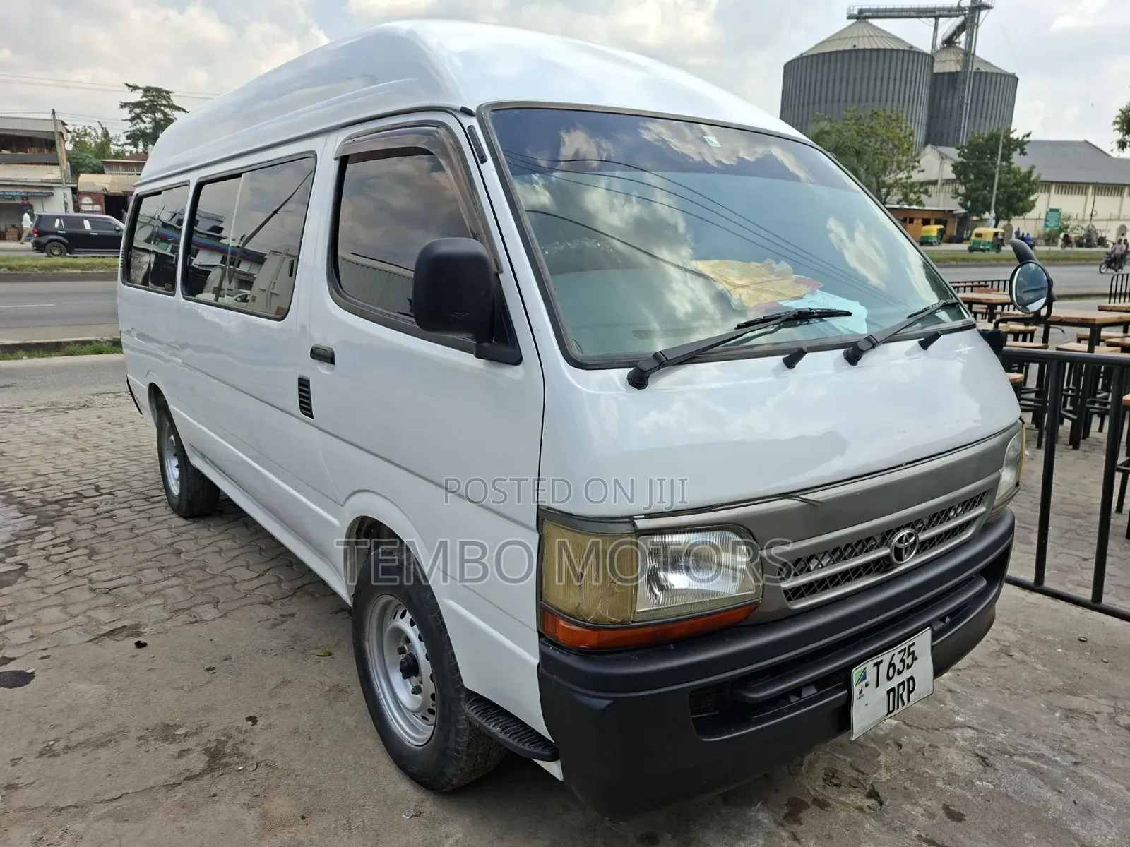 Toyota HiAce 2000 White