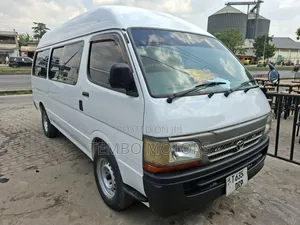 Toyota HiAce 2000 White