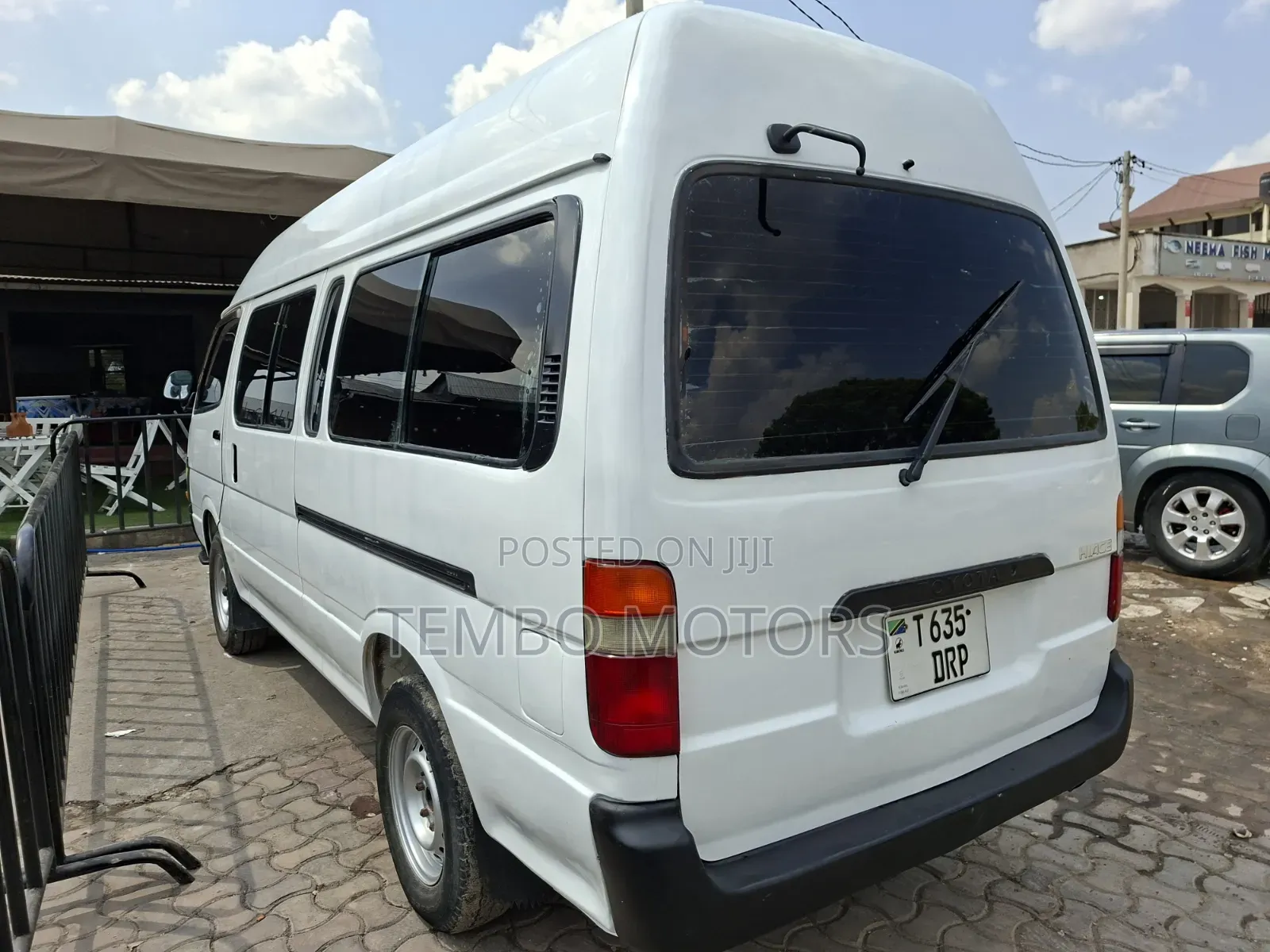 Toyota HiAce 2000 White