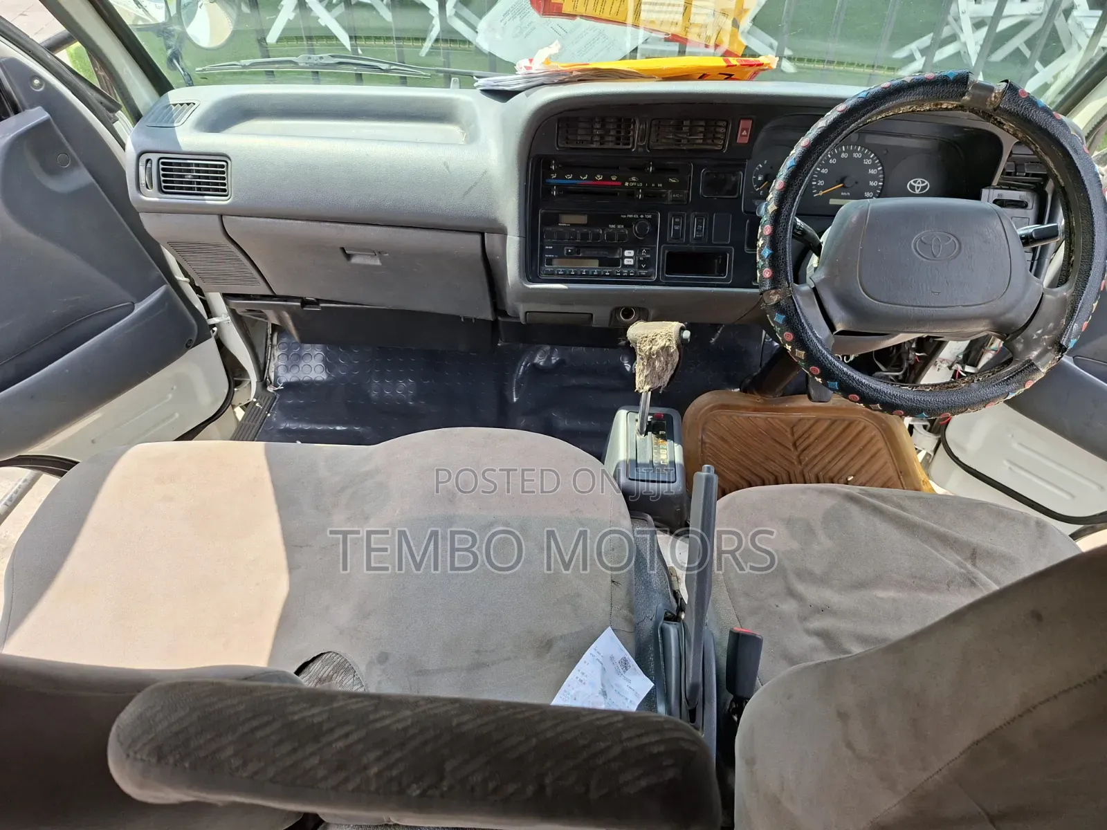 Toyota HiAce 2000 White