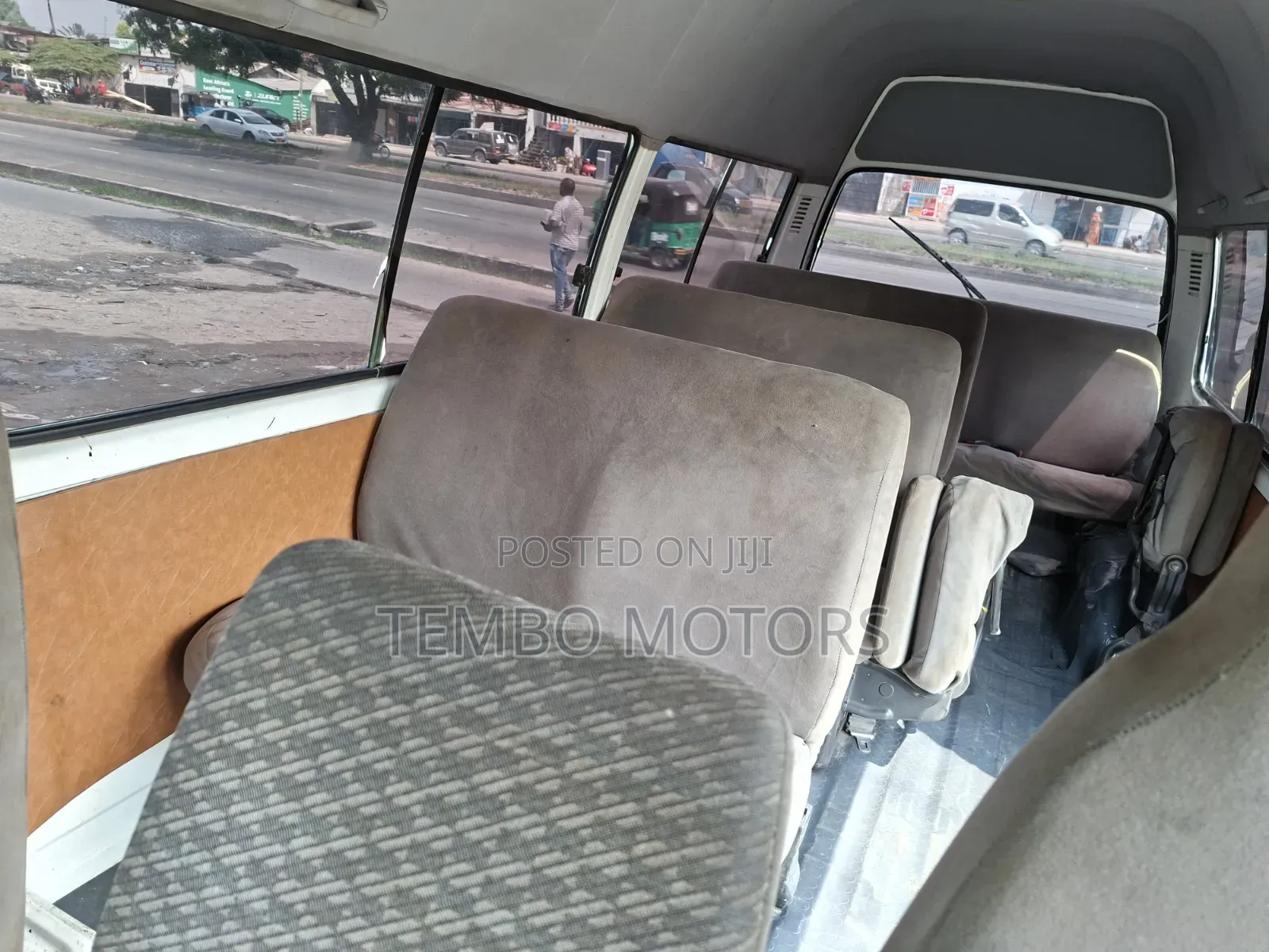 Toyota HiAce 2000 White