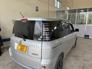 Toyota Sienta 2008 Silver