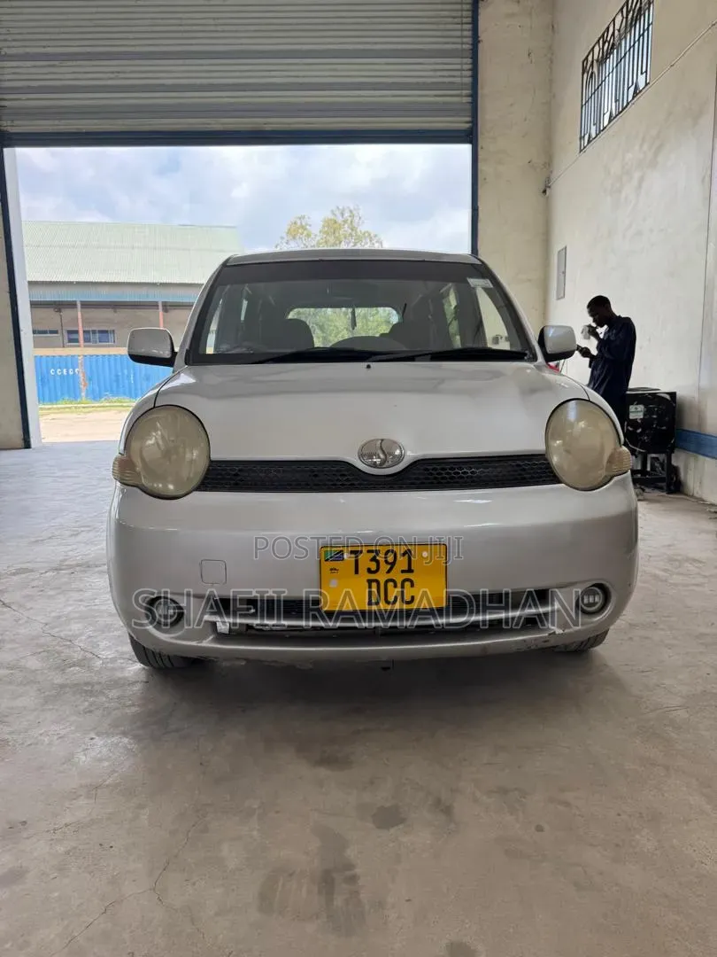 Toyota Sienta 2008 Silver