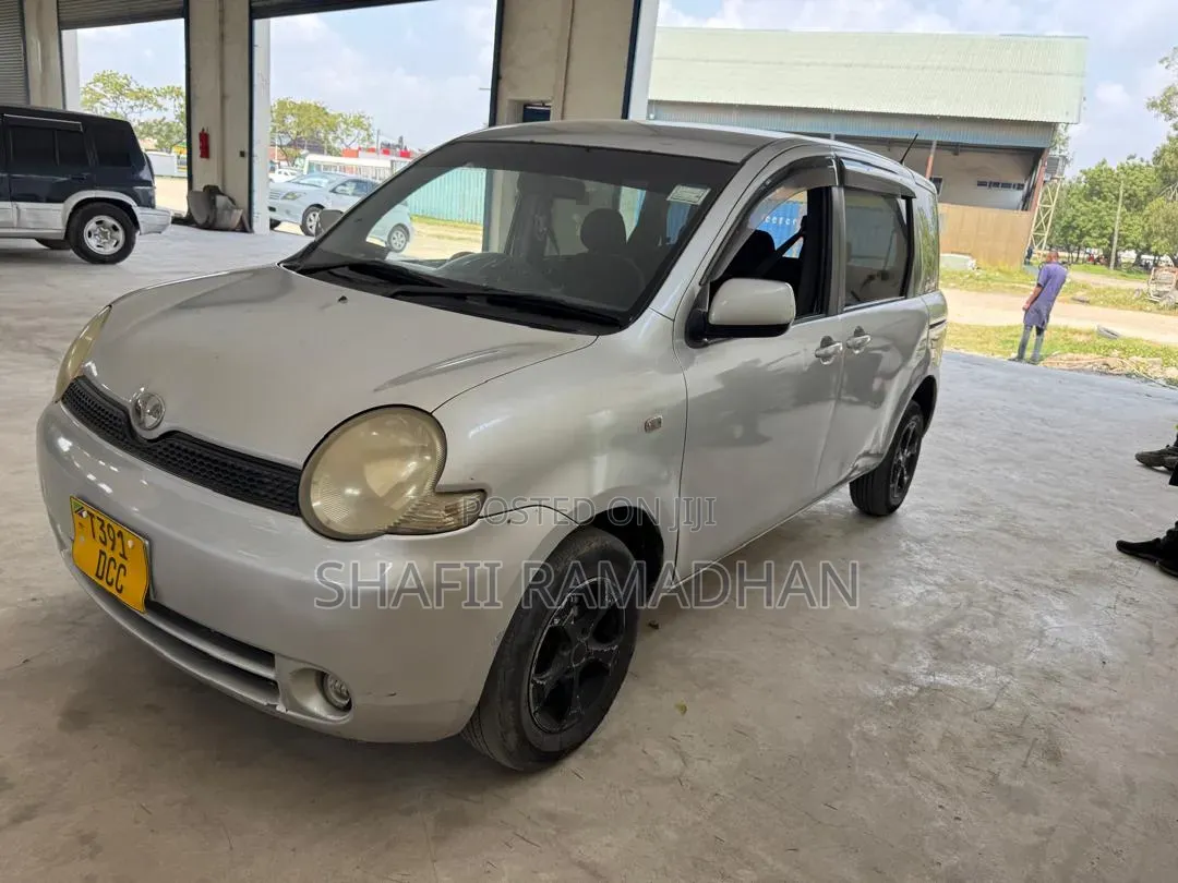Toyota Sienta 2008 Silver